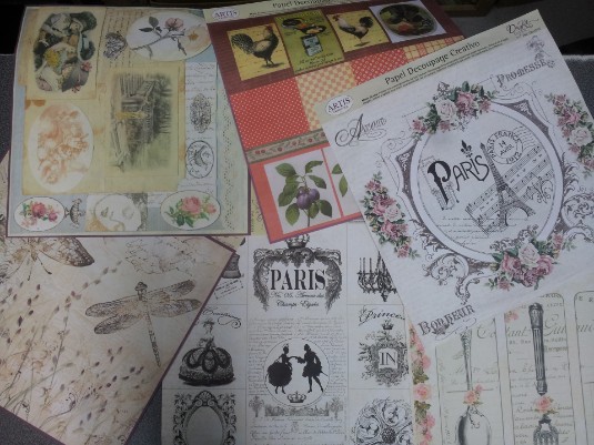 Unos de los muchos papeles de decoupage